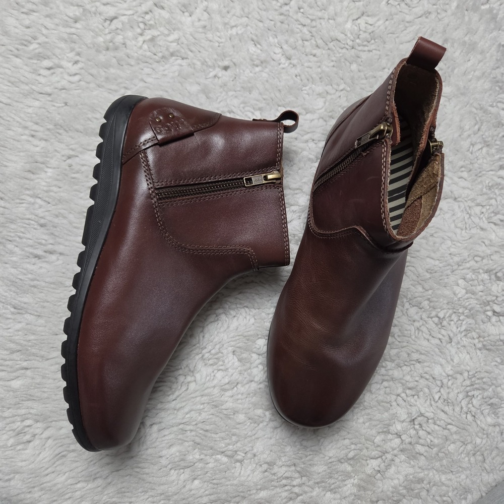 Taos Footwear Brown Leather Ankle Boots